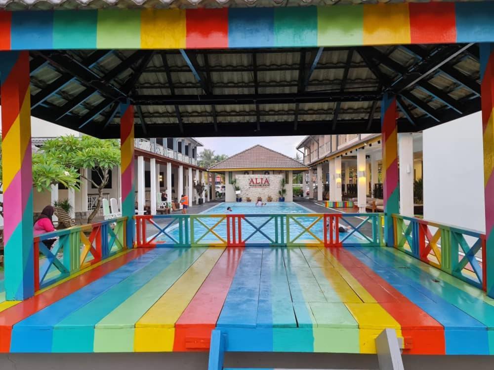 Alia Residence Business Resort Padang Mat Sirat Exterior foto