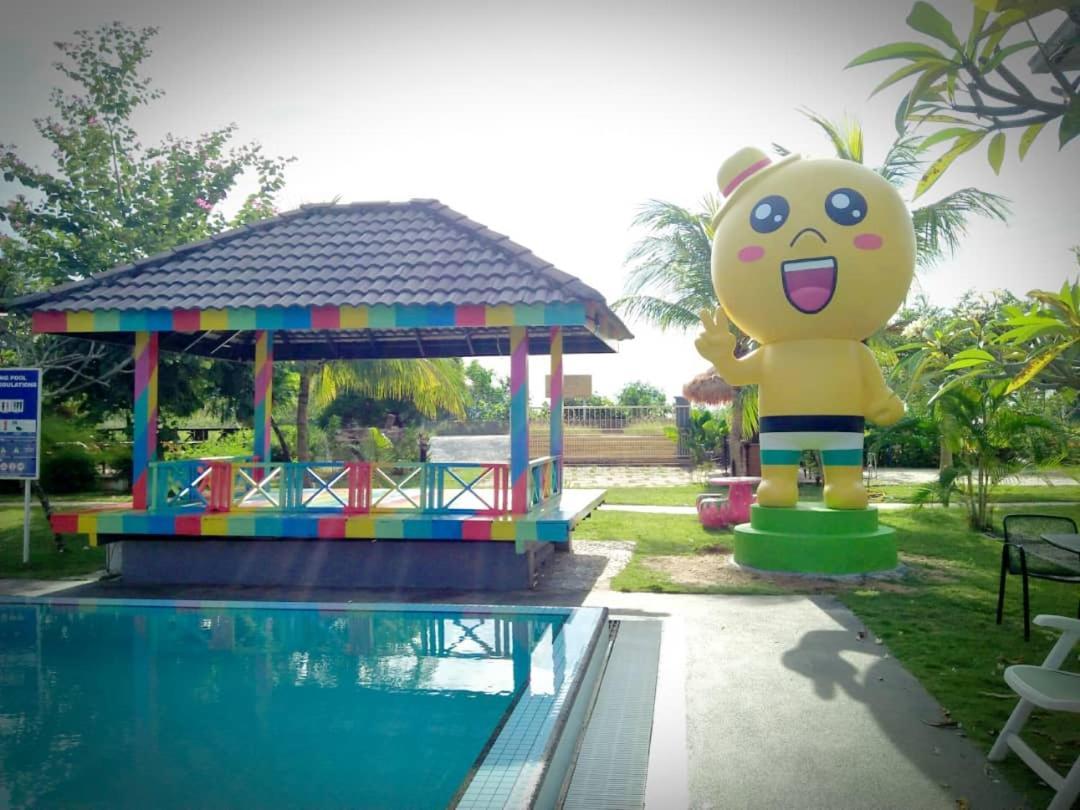 Alia Residence Business Resort Padang Mat Sirat Exterior foto